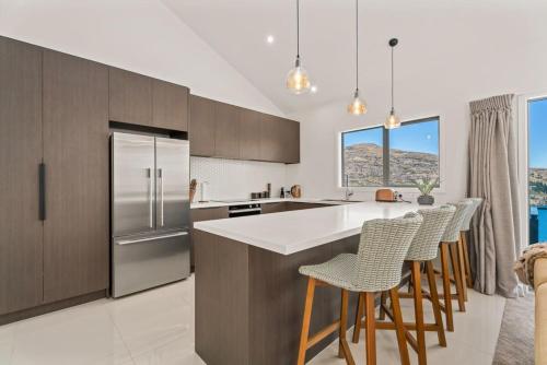 Cozinha, Mesmerising Lake Views- 3 Bedroom Home Frankton in Frankton