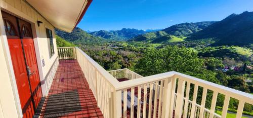 Spacious sequoia Park retreat, best panoramic views, Three Rivers