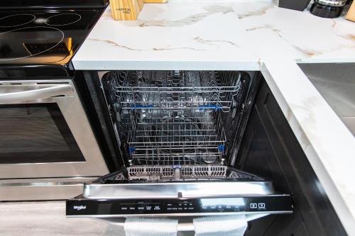 Large-studio-balcony-desk-ac-full-kitchen