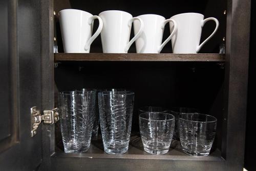 Large-studio-balcony-desk-ac-full-kitchen