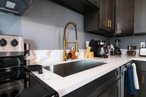 Walkable - Restaurants - Large Patio - Ac