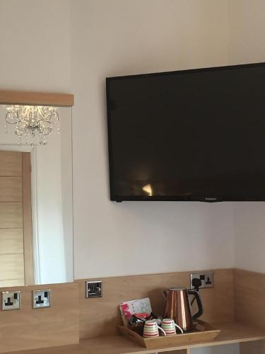 Luxury King Room image 4