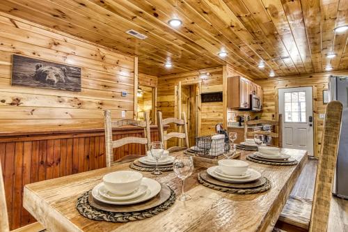 Hidden Haven Hot Tub FREE Attraction tickets for each paid day Hot Tub Game Room WIFI!!! - image 13