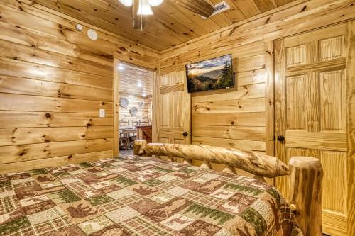 Hidden Haven Hot Tub FREE Attraction tickets for each paid day Hot Tub Game Room WIFI!!! - image 10