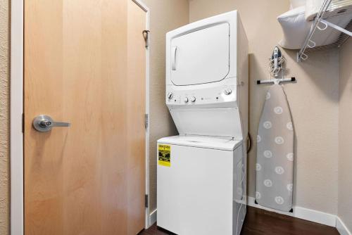 Eden Studio Free Parking Central Gym Fast WIFI - main image