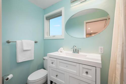 3BR 3BA Kerry Park Retreat in Queen Anne - image 4