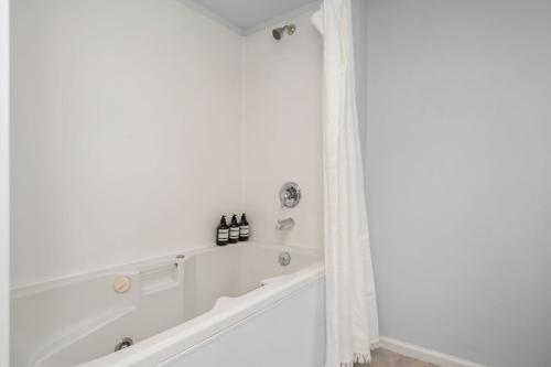 Three-Bedroom Townhouse image 7
