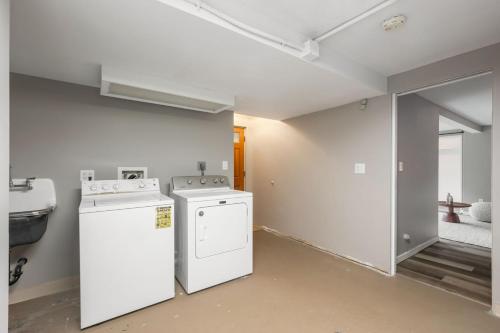 Three-Bedroom Townhouse image 6