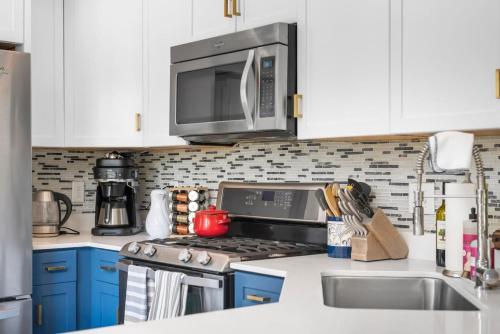 Prime Location Home with Hot Tub l Midtown Prime Location Home with Hot Tub l Midtown