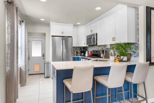 Prime Location Home with Hot Tub l Midtown - image 3