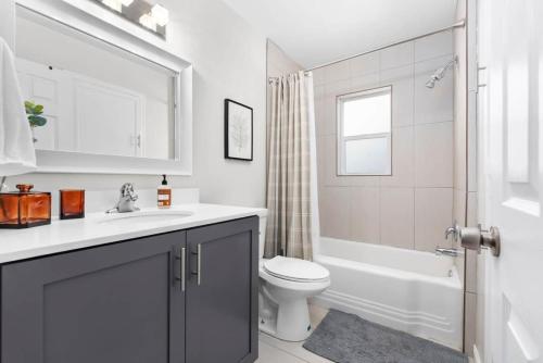 Prime Location Home with Hot Tub l Midtown Prime Location Home with Hot Tub l Midtown