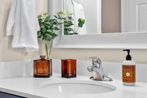 Prime Location Home with Hot Tub l Midtown Prime Location Home with Hot Tub l Midtown