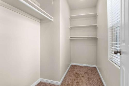Prime Location Home with Hot Tub l Midtown - image 3