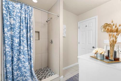 Prime Location Home with Hot Tub l Midtown Prime Location Home with Hot Tub l Midtown