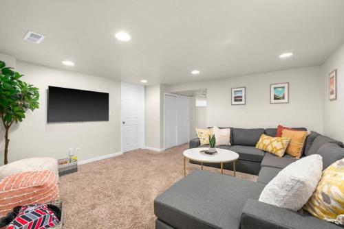 Prime Location Home with Hot Tub l Midtown Prime Location Home with Hot Tub l Midtown