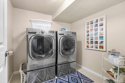 Prime Location Home with Hot Tub l Midtown Prime Location Home with Hot Tub l Midtown