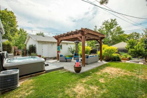 Prime Location Home with Hot Tub l Midtown Prime Location Home with Hot Tub l Midtown