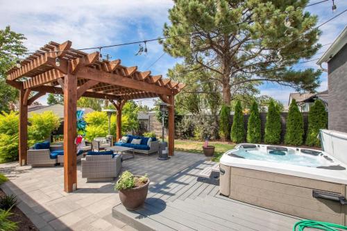 Prime Location Home with Hot Tub l Midtown Prime Location Home with Hot Tub l Midtown