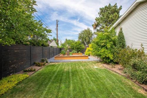 Prime Location Home with Hot Tub l Midtown Prime Location Home with Hot Tub l Midtown