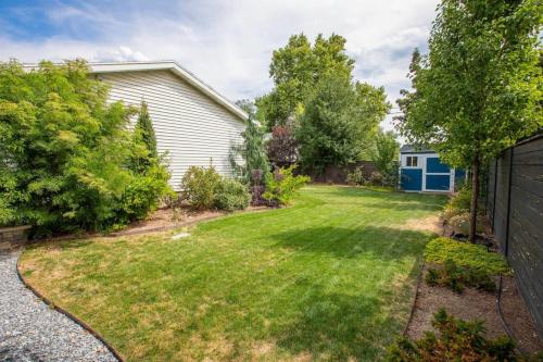 Prime Location Home with Hot Tub l Midtown Prime Location Home with Hot Tub l Midtown