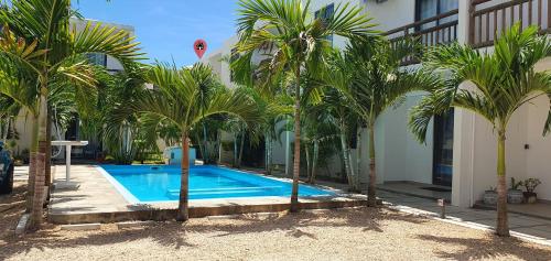 Beach Getaway - Duplex with Pool, Pereybere (zdjęcie 4)