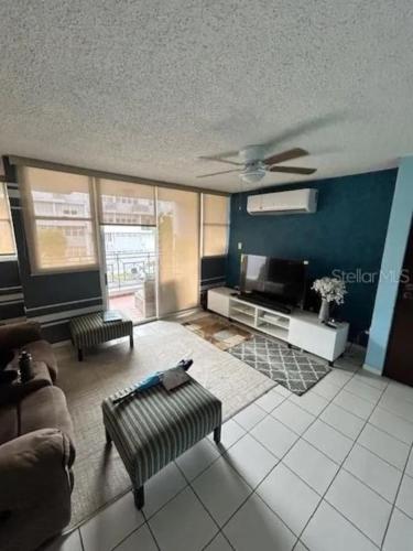 Private King Room with bath in Shared Apartment in Río Piedras