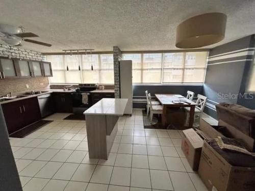 Private Room W Queen Bed in shared home in Río Piedras