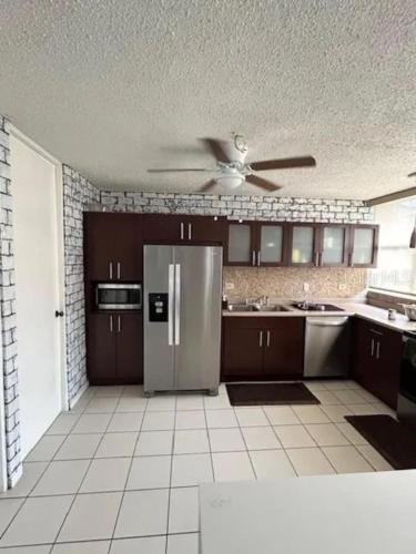 Private Room W Queen Bed in shared home in Río Piedras