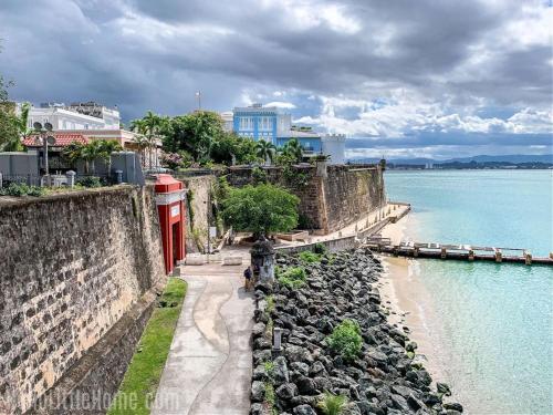 Private Room W Queen Bed in shared home in Río Piedras