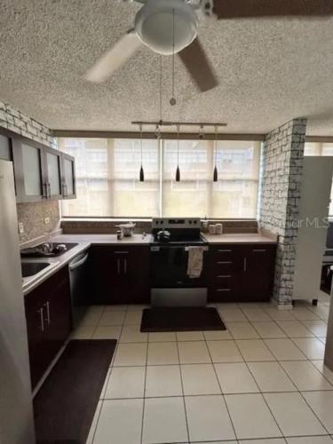 King Bed Suite with Private Bath in Shared home in Río Piedras