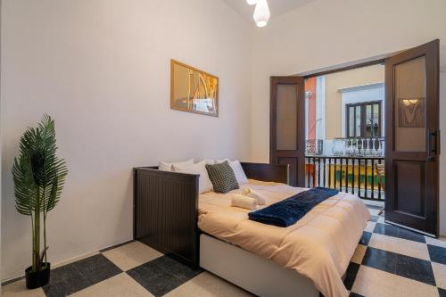 Soho House Private Patio Luxury 2BD Appartment - image 13