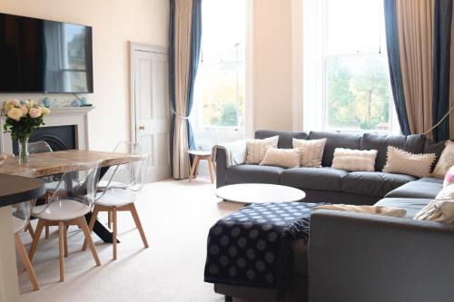 3-Bed gem with Bath Abbey views, Bath