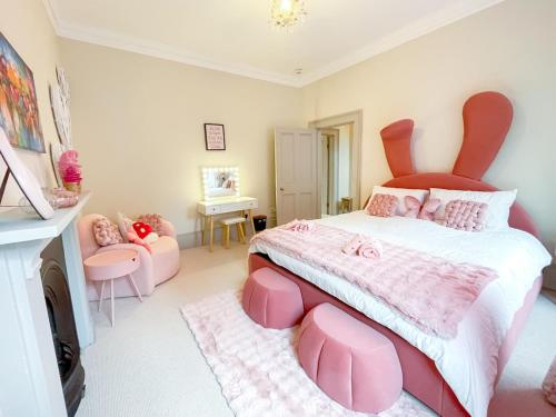 3-Bed gem with Bath Abbey views, Bath (photo 4)