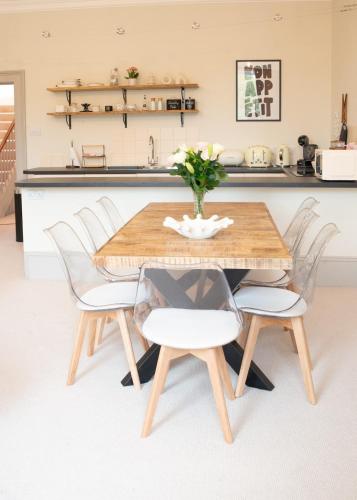 3-Bed gem with Bath Abbey views, Bath (photo 11)