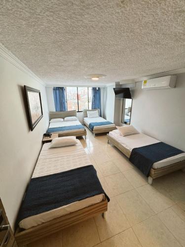 4 twin beds