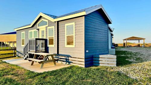 Stylish Modern Tiny House in Port Bolivar in Bolivar Peninsula, USA