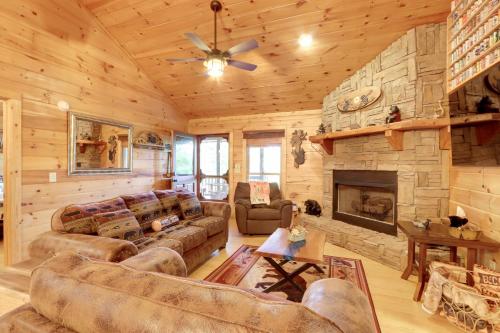 Cottage with Hot Tub 3 Mi to Downtown Blue Ridge! in Blue Ridge, USA