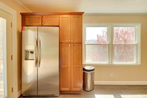 Modern Retreat Near Smoky Mtns and Asheville! - image 3