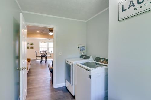 Modern Retreat Near Smoky Mtns and Asheville! - image 6