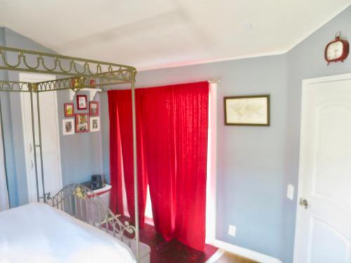 Claudines Room for rent in Santa Barbara CA in Santa Barbara, USA