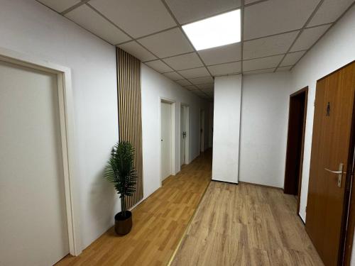 مدخل, Dreieich Wohnung 10 Personen - 6 Einzelzimmer Parkplatz LKW in دري ايش
