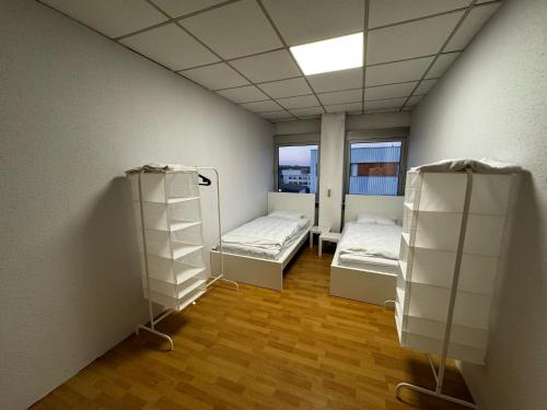 Dreieich Wohnung 10 Personen - 6 Einzelzimmer Parkplatz LKW in دري ايش
