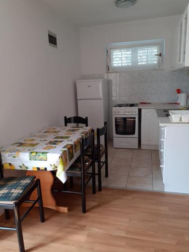 One-Bedroom Apartment with Terrace image 2