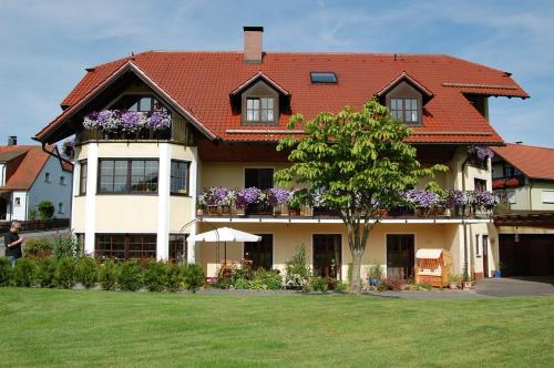 B&B Erbendorf - Gästehaus Am Sonnenhang - Bed and Breakfast Erbendorf