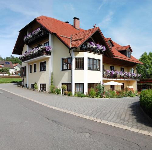 Ieeja, Gastehaus Am Sonnenhang in Erbendorf
