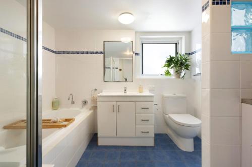 Three-Bedroom Apartment image 4