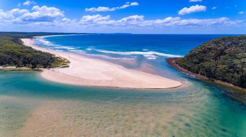 Rennies Beach Waterfront Family Escape