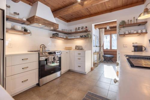 virtuve, Chalet du Lac Rougeaud in Saint-Faustin-Lac-Carré (QC)