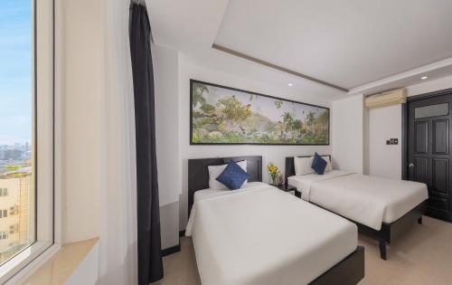 Deluxe Triple Room image 5