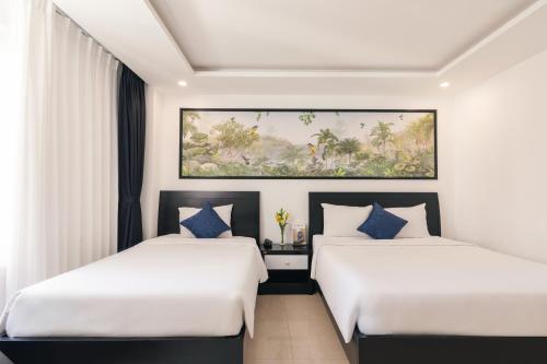 Deluxe Triple Room image 4